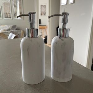 2 Soap dispensers